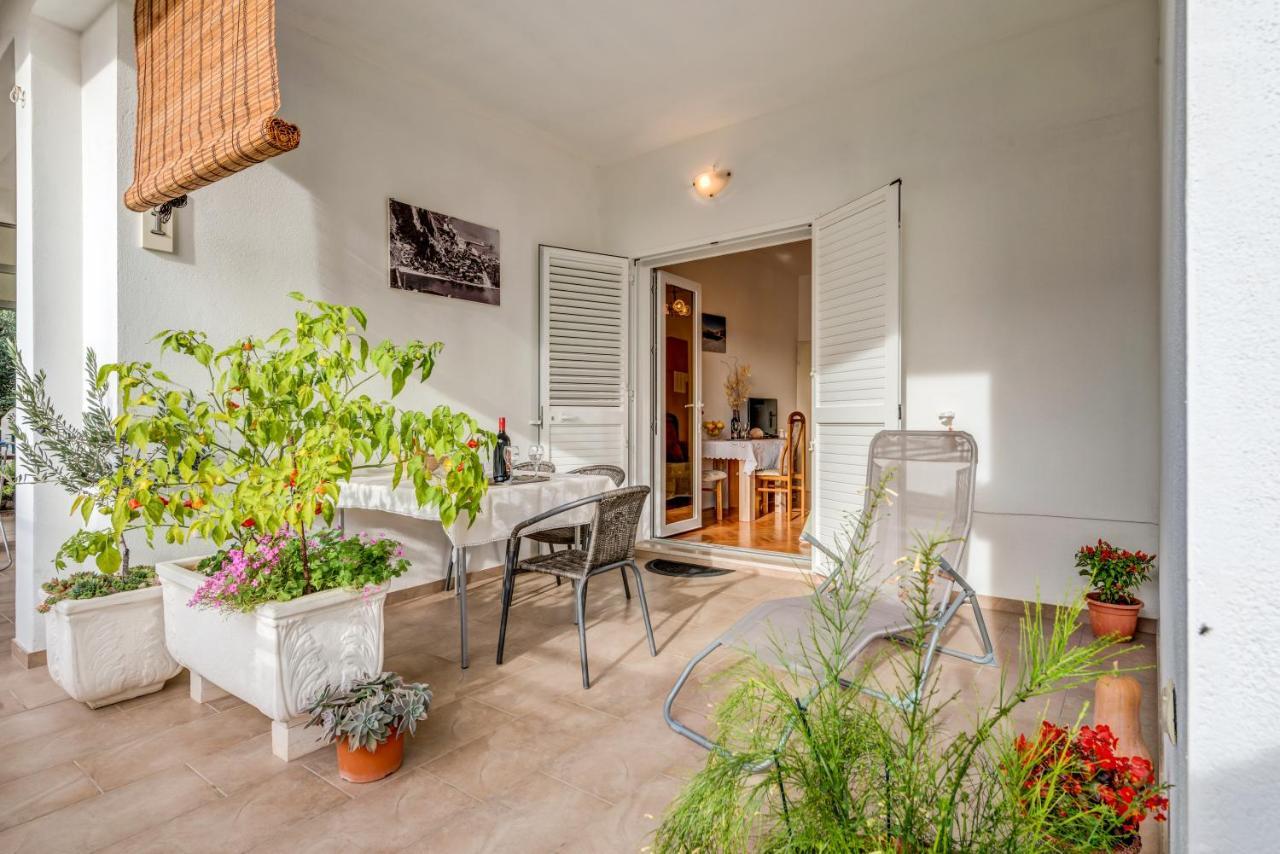 Nemira Beach Getaway Omis Exterior photo